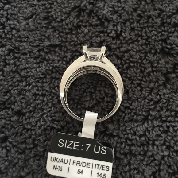 Sterling silver CZ engagement ring. Women’s ring size 7. - Picture 5 of 6